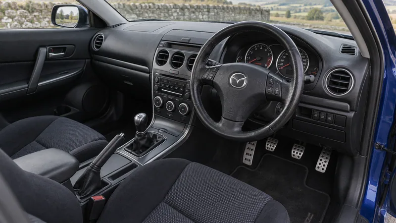 Праворульный салон Mazda6 MPS с шестиступенчатой механикой