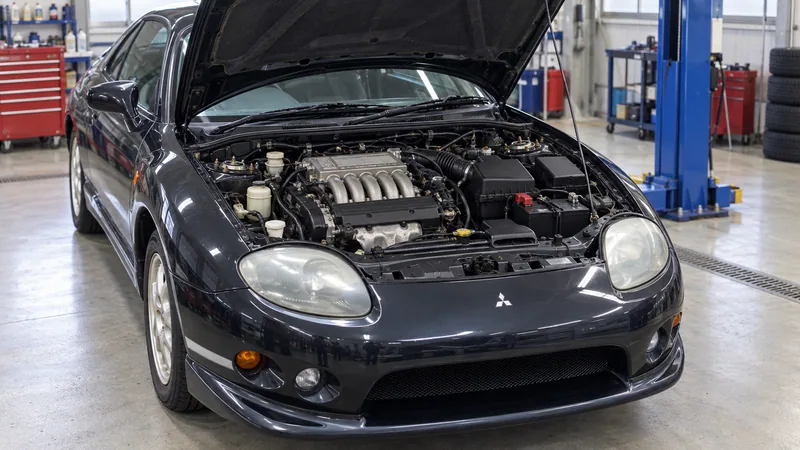 Моторный отсек Mitsubishi FTO с поперечным V6