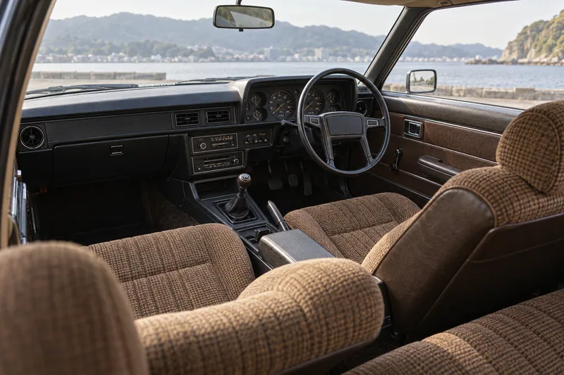 Праворульный салон Nissan Skyline C210 конца 1970-х годов