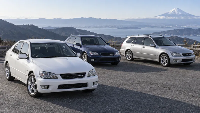 Toyota Altezza RS200, AS200 и Altezza Gita