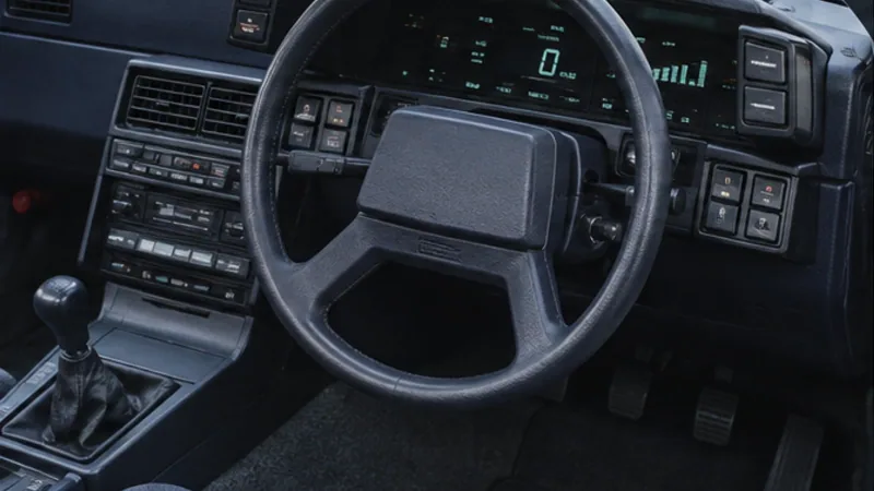 Салон Isuzu Piazza