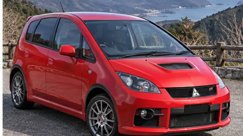 Красный Mitsubishi Colt Ralliart Version-R Z27AG