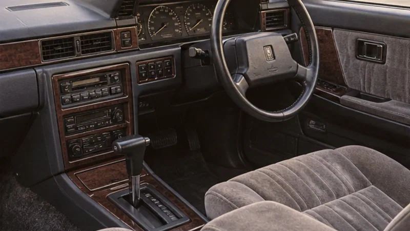 Салон Nissan Laurel C32