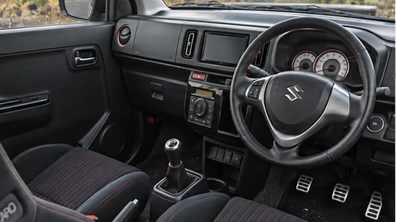 Салон Suzuki Alto Works HA36S с механической коробкой