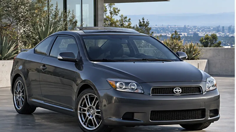 Серый Scion tC первого поколения