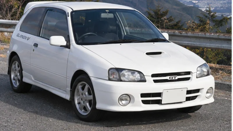 Белая Toyota Starlet Glanza V EP91 заводского вида