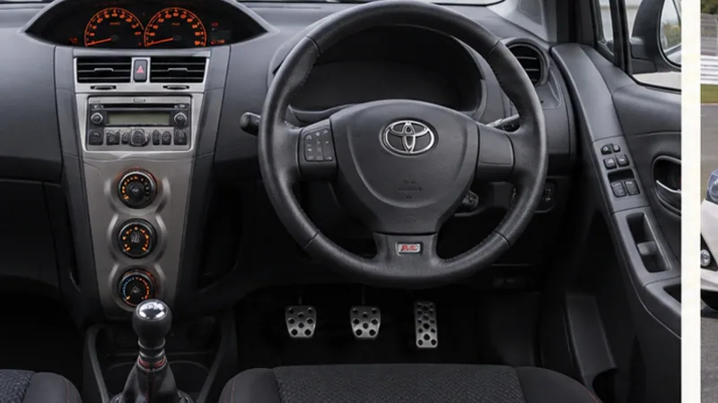 Салон Toyota Vitz / Yaris RS