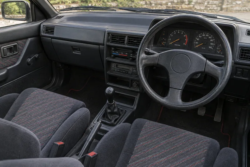 Салон Daihatsu Charade GTti
