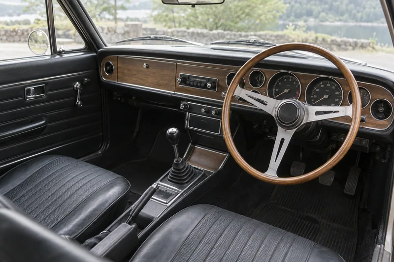 Салон Honda 1300 Coupe