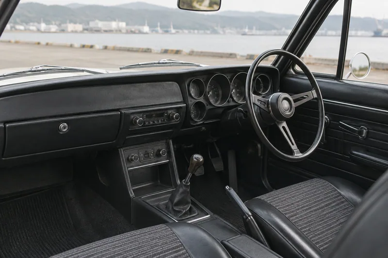 Салон Nissan Skyline C10