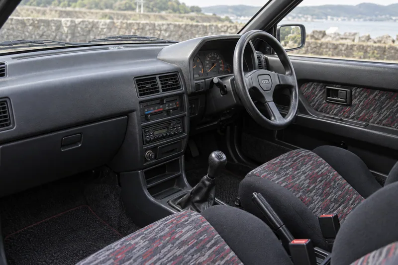 Салон Suzuki Cultus GT-i