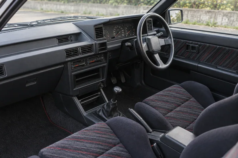Салон Toyota Corolla FX GT AE82