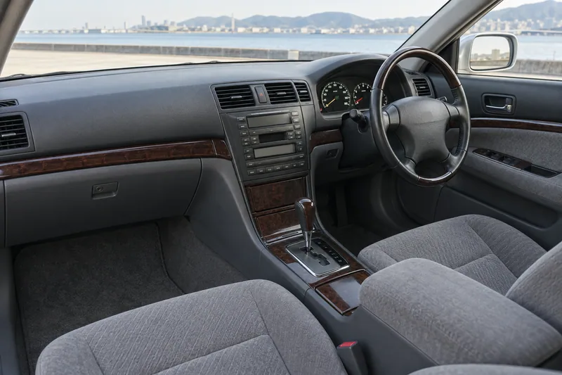 Салон Toyota Mark II X110