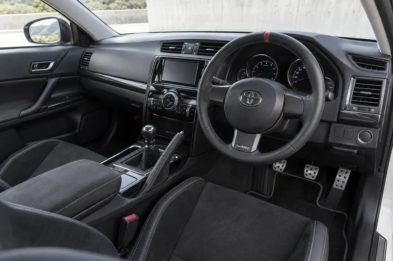 Салон Toyota Mark X GRMN